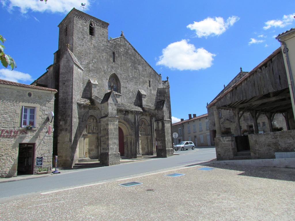 L'Ancien Hotel De Ville Foussais Esterno foto